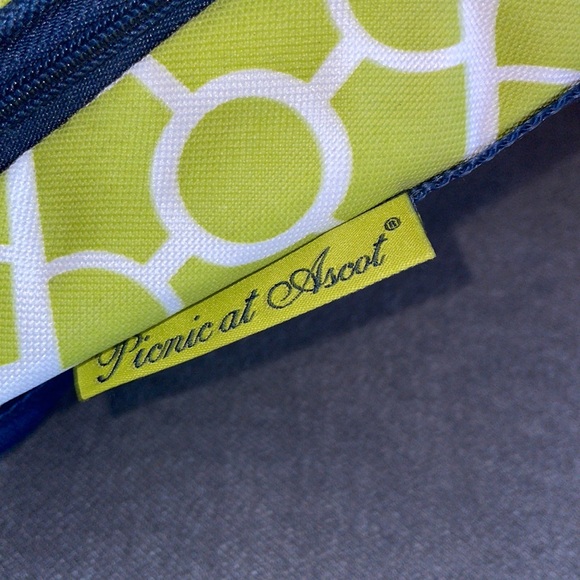 NWOT.  Picnic at Ascot.  Crossbody insulated bag. - Picture 3 of 7